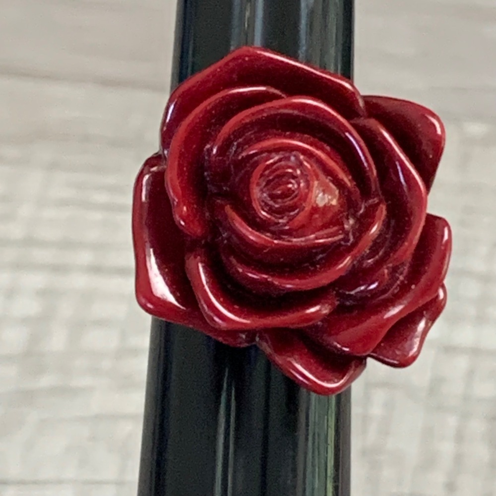 Vintage Red Resin Rose Statement Ring Silver Tone Band Size 7 Floral Gothic